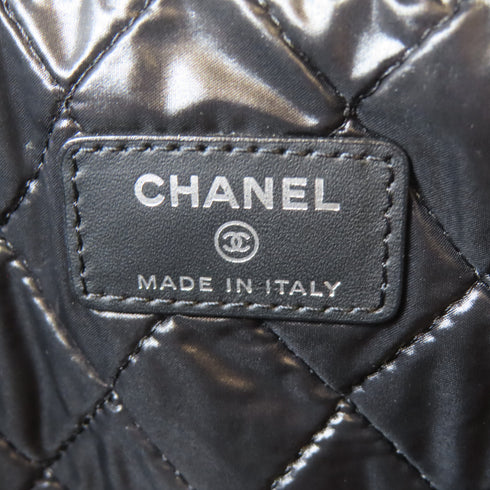 CHANEL Quilted CC SHW Pouch Patent Leather Black